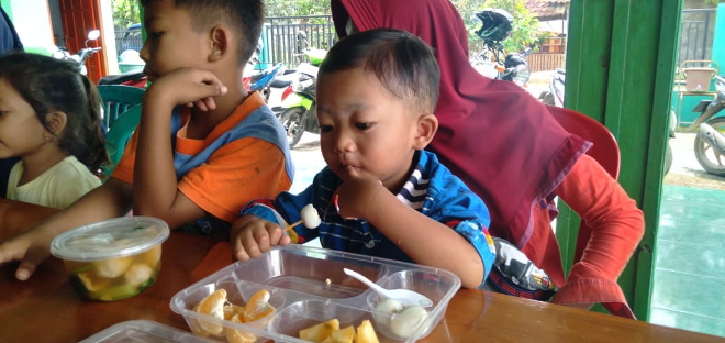 “Bisakah mencegah stunting dengan makan siang?”