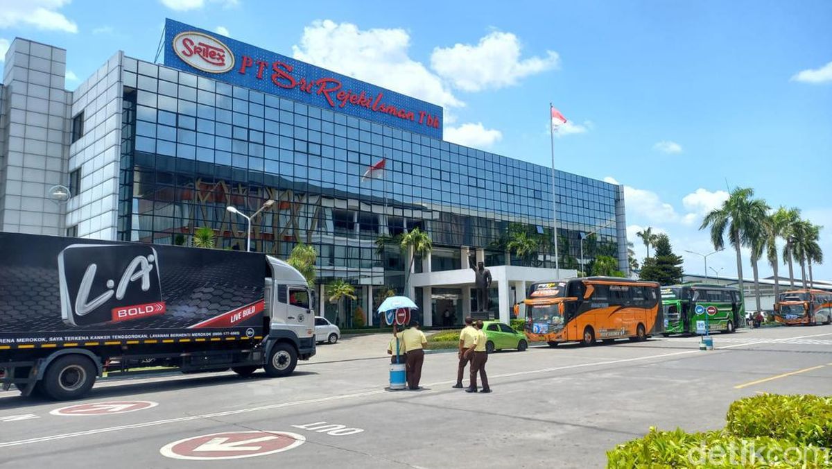 PT Sri Rejeki Isman Tbk (Sritex) Resmi Dinyatakan Pailit: Dampak dan Implikasi PT Sri Rejeki Isman Tbk (Sritex) Resmi Dinyatakan Pailit: Dampak dan Implikasi
