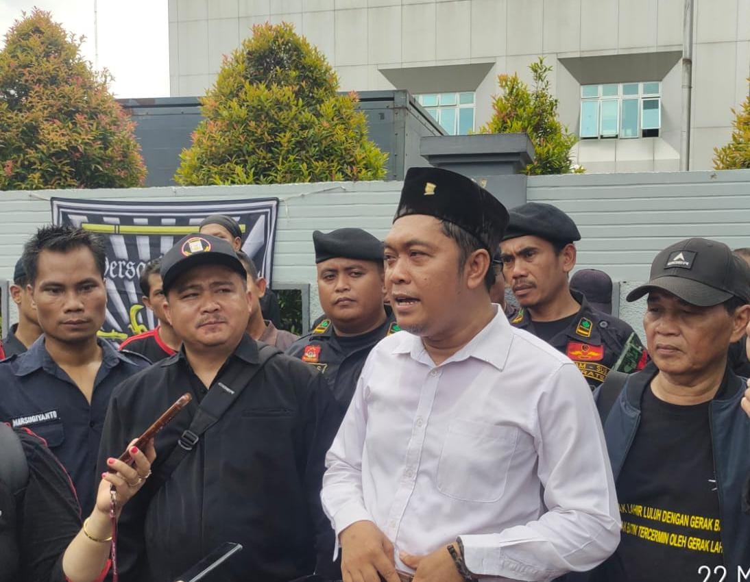 Masa PSHT Datangi Mapolresta Tangerang, Minta Oknum LSM Pelaku Pembacokan Secepatnya Di Tangkap Masa PSHT Datangi Mapolresta Tangerang, Minta Oknum LSM Pelaku Pembacokan Secepatnya Di Tangkap