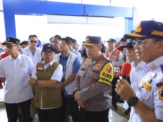 Tinjau Terminal Pulo Gebang, Kapolri Perintahkan Petugas Persiapkan Skema Rekayasa Lalu Lintas