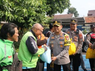Polres Metro Tangerang Kota Gelar “Jumat Peduli” Bakti Sosial untuk Komunitas Ojol