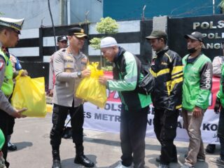 Jum’at Peduli: Polres Metro Tangerang Kota Ajak Masyarakat Jaga Kondusifitas Lewat Kepedulian Sosial