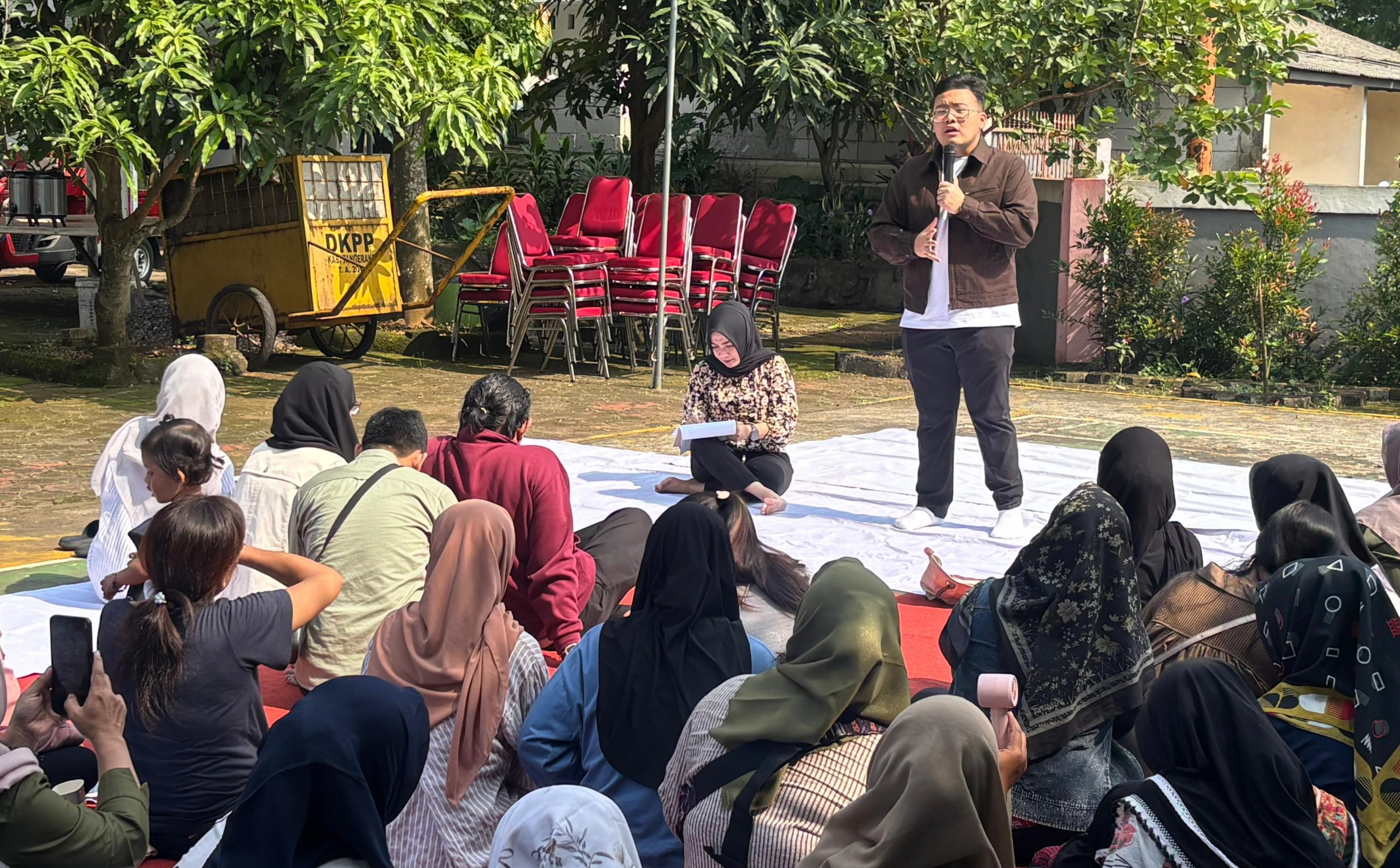 Warga Antusias Hadiri Reses Abraham Garuda Laksono di Bojongnangka Tangerang Warga Antusias Hadiri Reses Abraham Garuda Laksono di Bojongnangka Tangerang