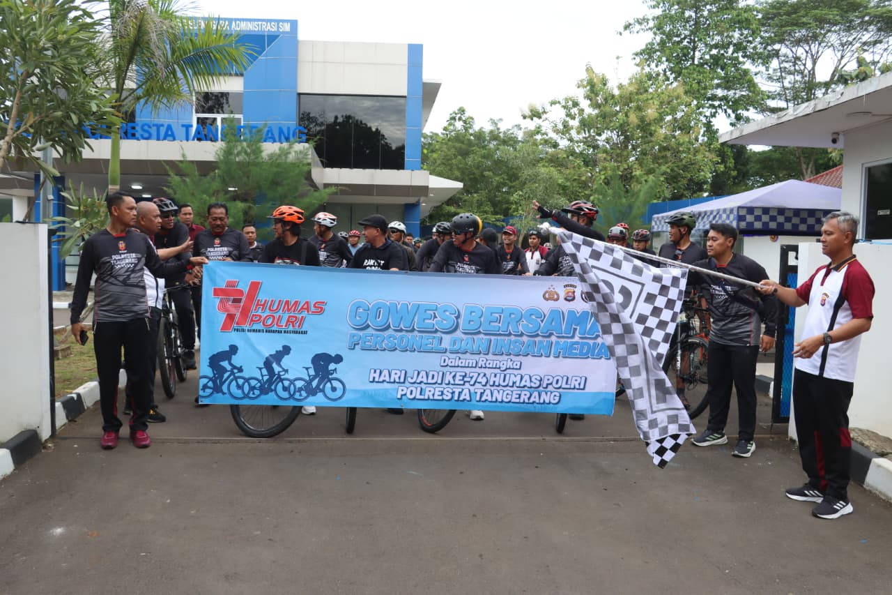 Hari Jadi ke-74 Humas Polri, Polresta Tangerang Gowes, Senam, dan Baksos Yatim Bareng Wartawan Hari Jadi ke-74 Humas Polri, Polresta Tangerang Gowes, Senam, dan Baksos Yatim Bareng Wartawan